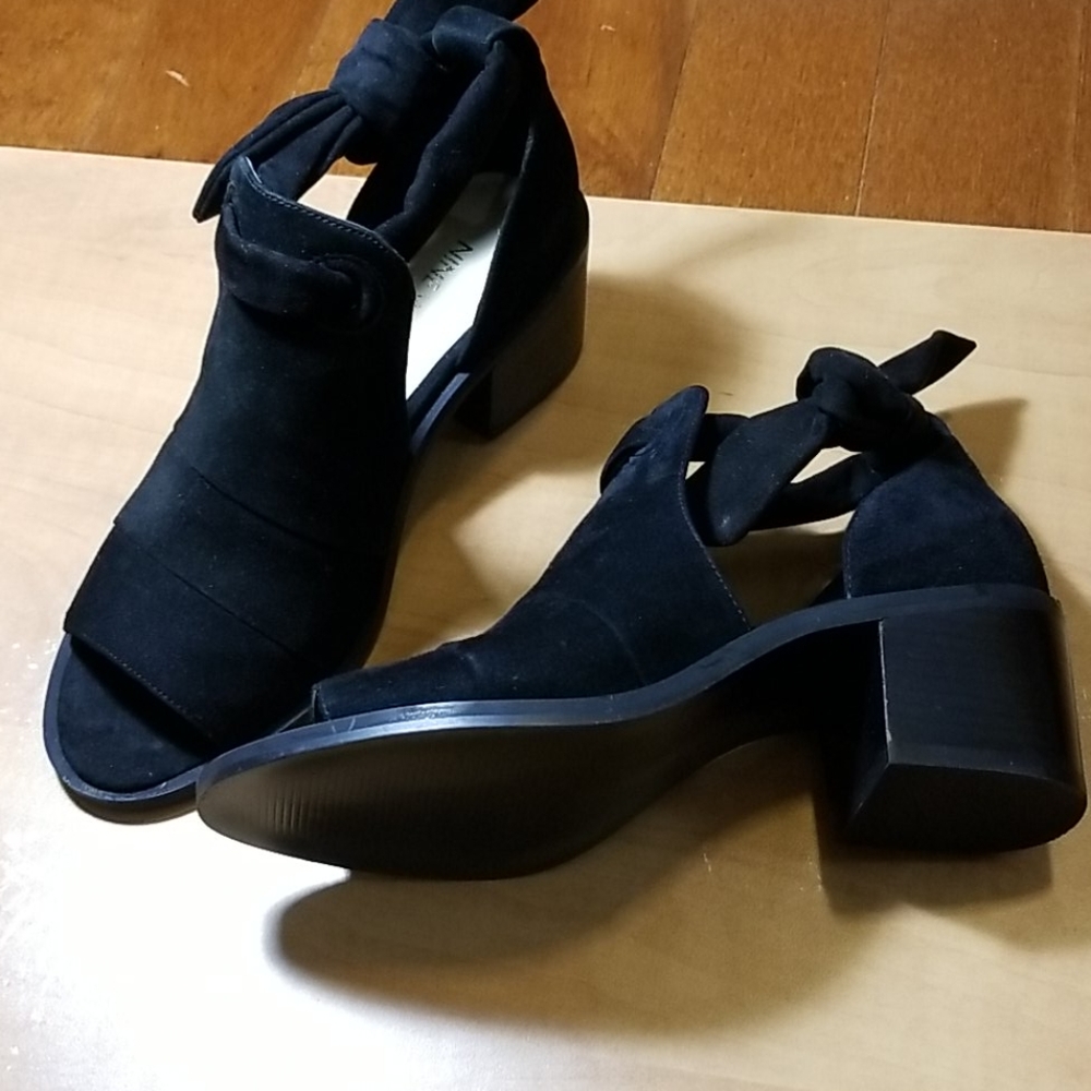 Shoes - Picture 4 of 4